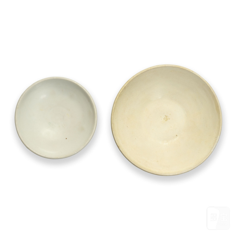 唐 白釉盤兩件 | TWO WHITE-GLAZED DISHES - 图3